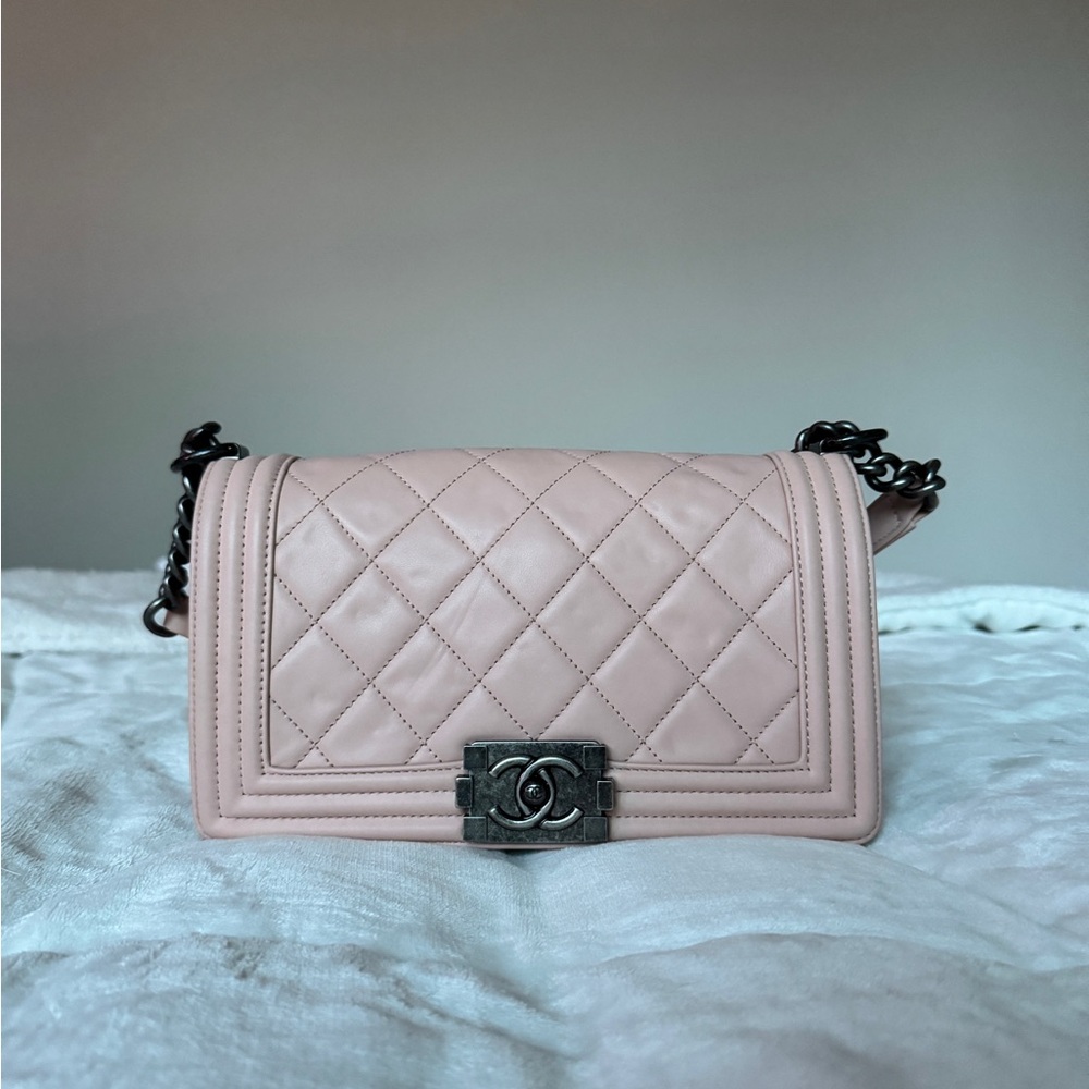 CHANEL lambskin boy Pink Quilted Crossbody Bag with Leather and Chain Strap
